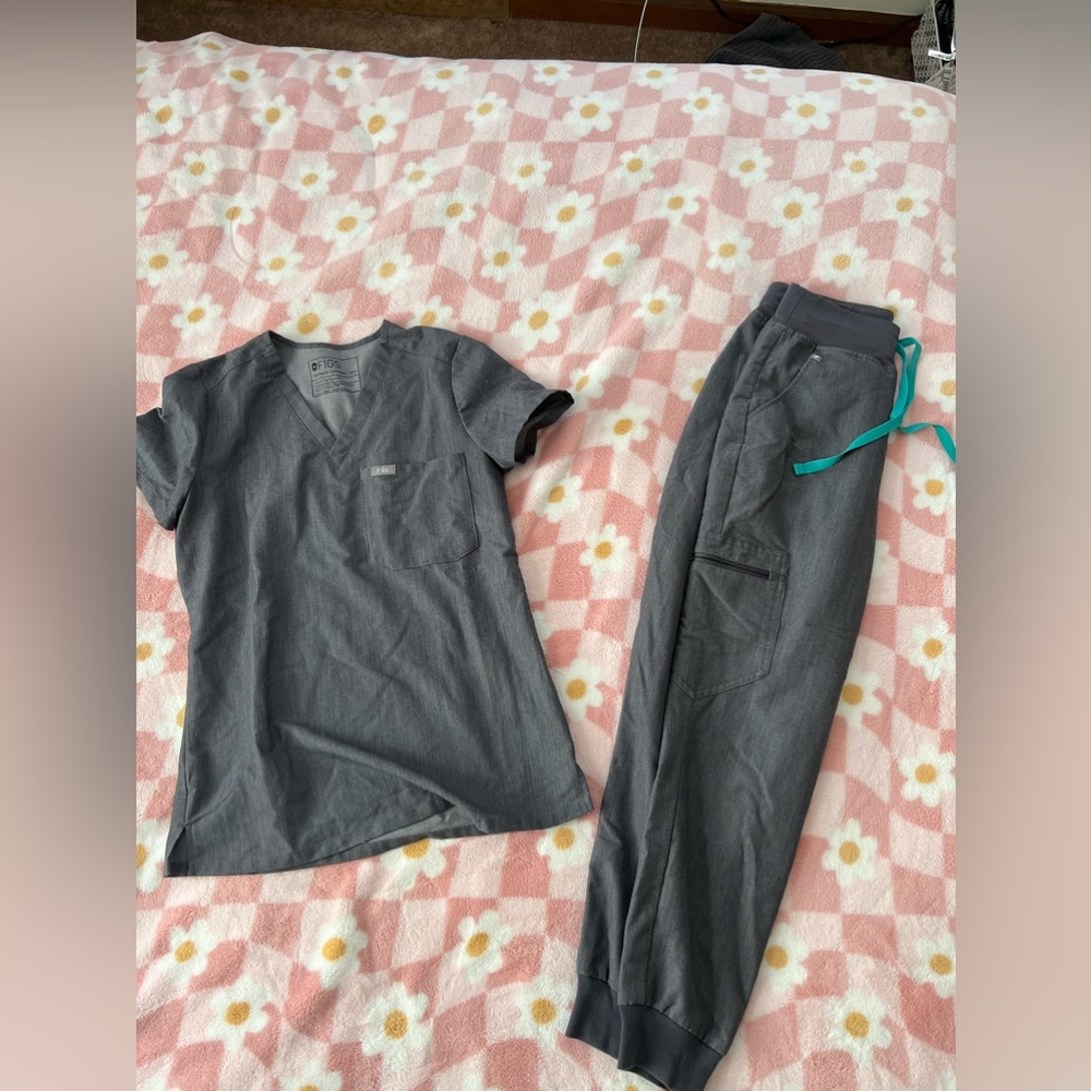 Grey Figs scrubs